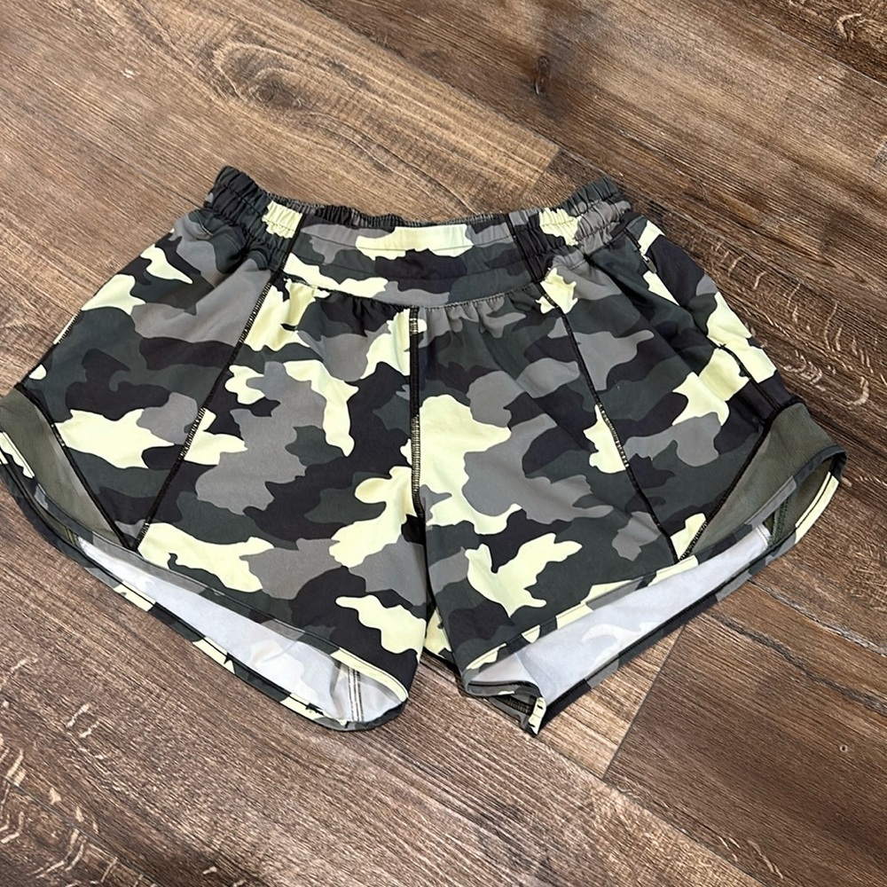 Lululemon Camo Hotty Hot Short 4-inch - Picture 2 of 12